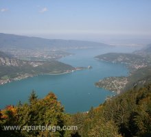 Vue du lac d'Annecy, le grand lac + le petit lac