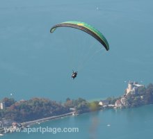 Parapente au dessus du Lac d'Annecy, Chateau de Ruphy