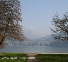 Lake shore, Saint-Jorioz