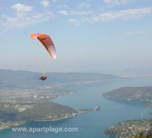 Parapente au dessus du Lac d'Annecy