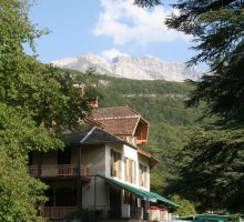 Talloires beach restaurant