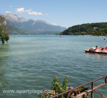 Location d'un pedalo, Lac d'Annecy