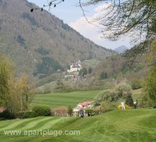 Golf à Talloires, château au loin