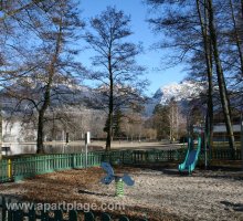 Un parc à la plage de Saint-Jorioz